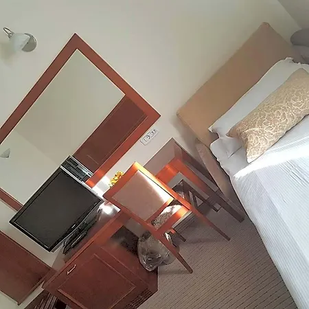 Cateski Dvorec 4*