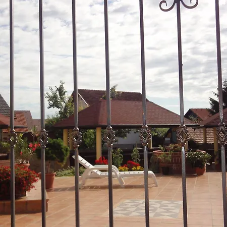 Cateski Dvorec 4*