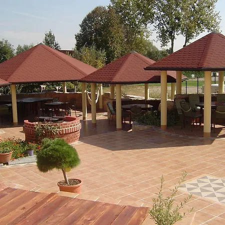Cateski Dvorec 4*