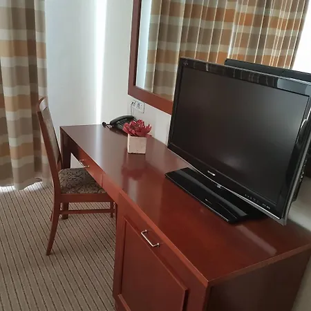 Cateski Dvorec Otel Catez ob Savi