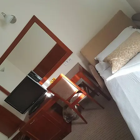 Cateski Dvorec Hotel