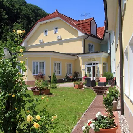 Cateski Dvorec 4*